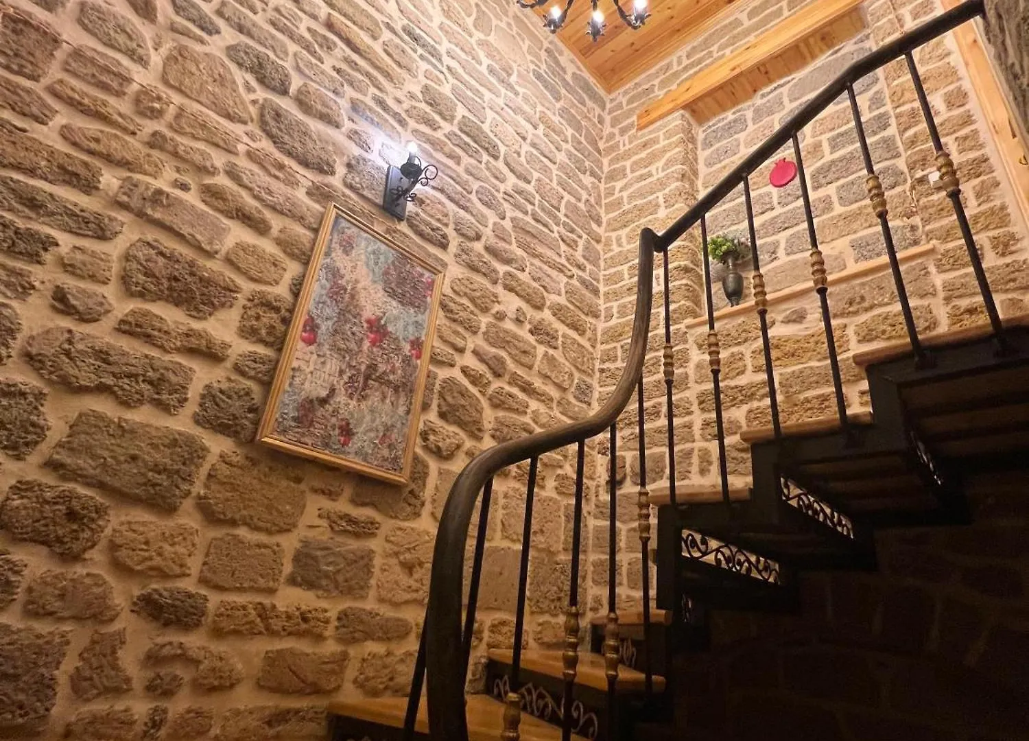 Old Rooms Hotel Baku