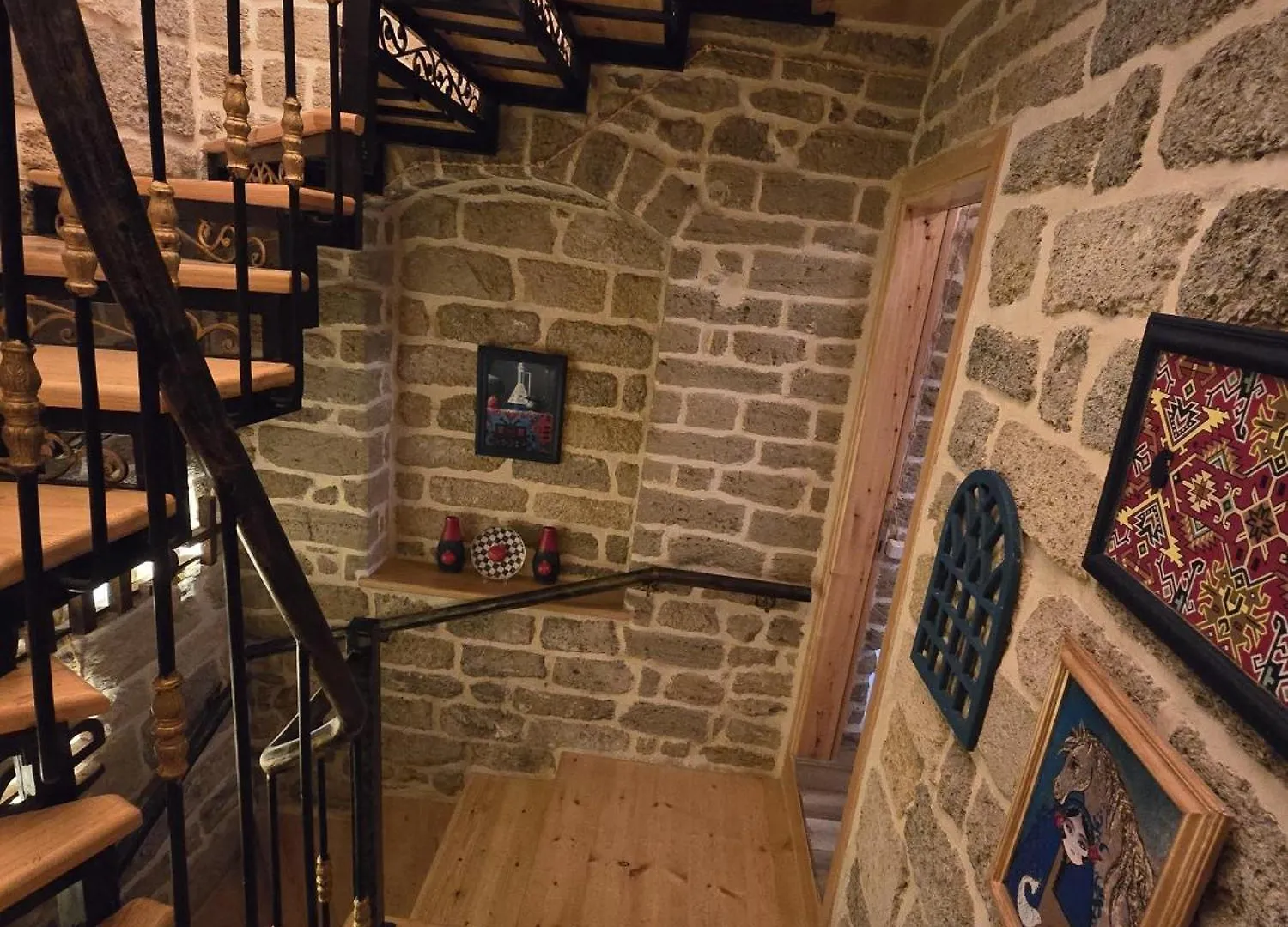 Old Rooms Hotel Baku